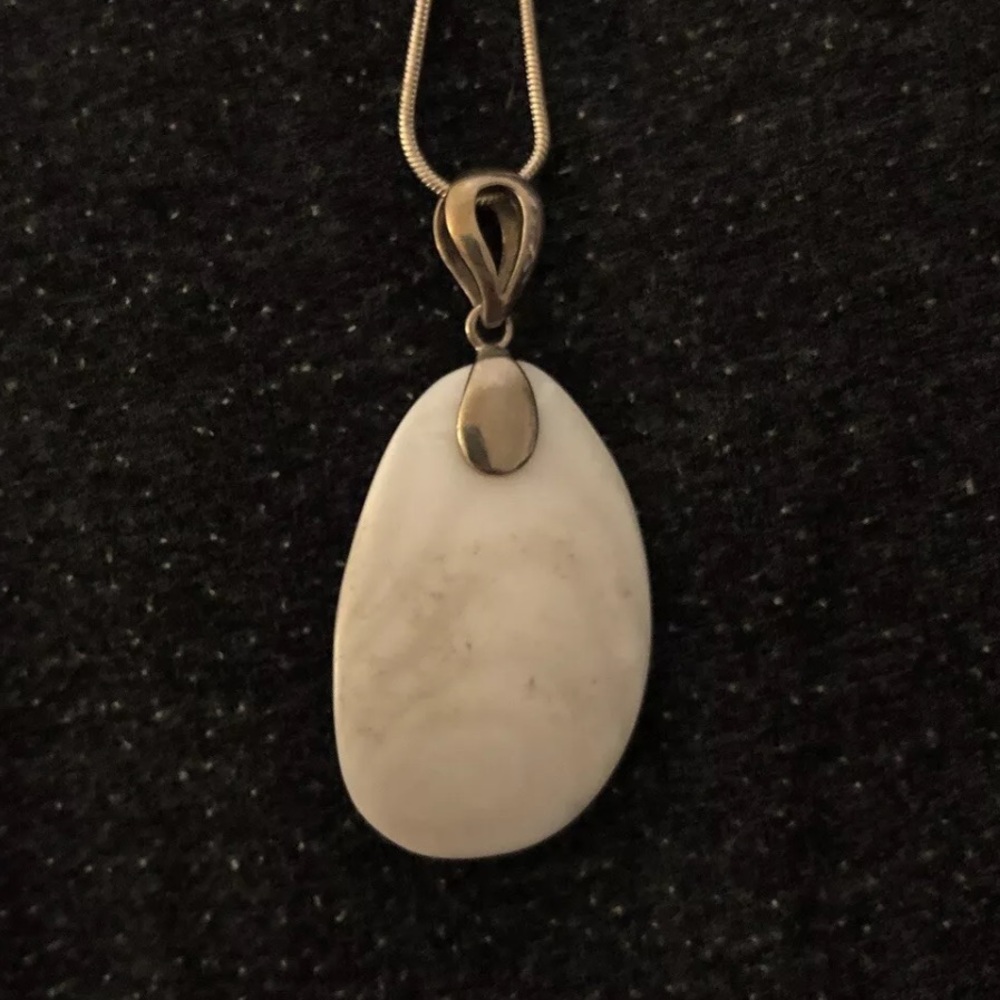 Unique Artisan Lizard Abalone Shell Pendant Necklace - Picture 4 of 4
